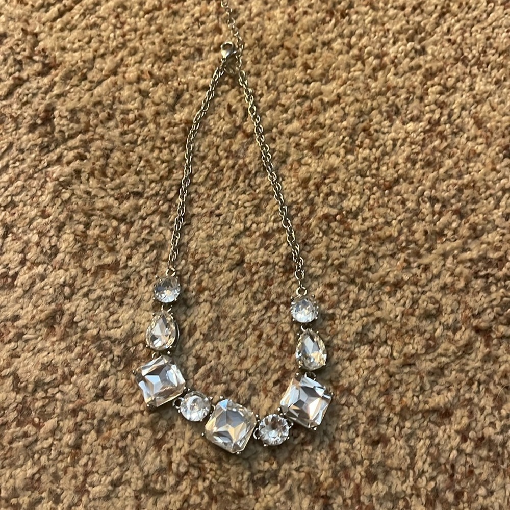 Short chain dressy necklace